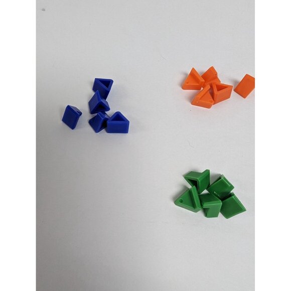 Hasbro 2005 Trivial Pursuit DVD Pop Culture 2 Game Replacement Pie Pieces Dice - Picture 4 of 4